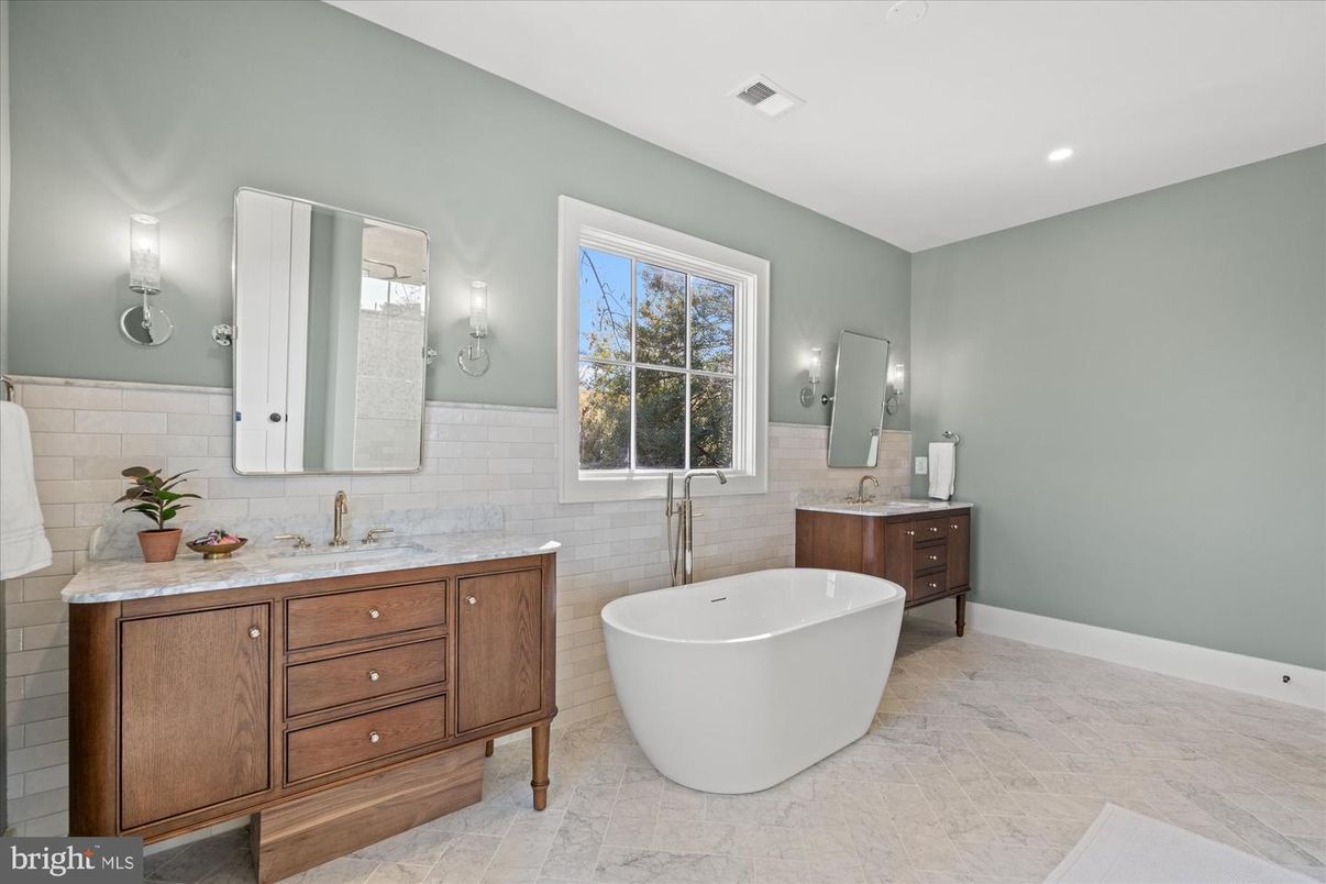 Bathroom, Dual Sink Vanities, Free Standing Baths, Interior, Recessed Lighting