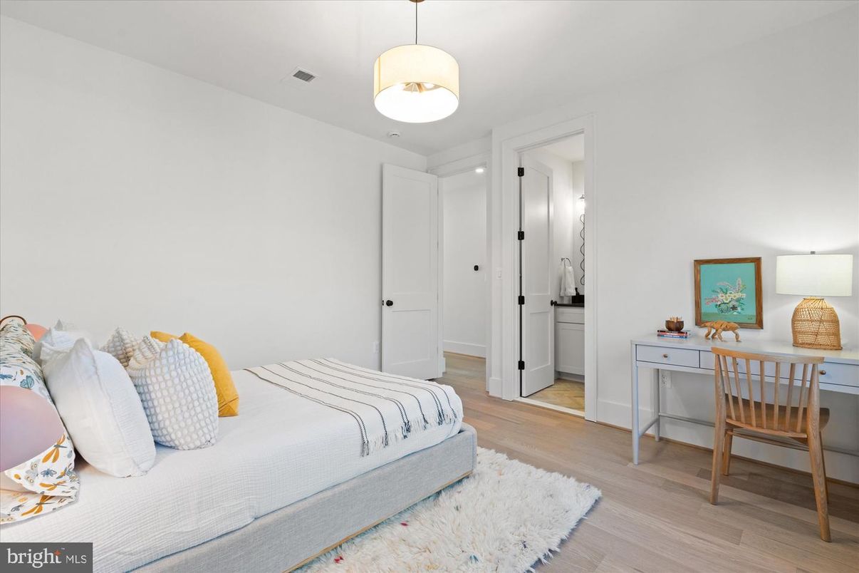 Bedroom, Interior, Pendant Lights, Wood Texture Flooring