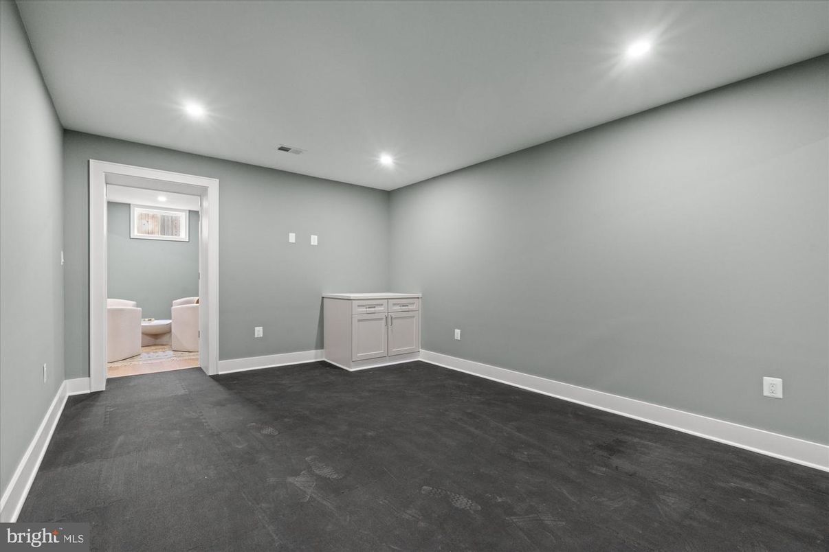 Bathroom, Empty room, Interior, Recessed Lighting