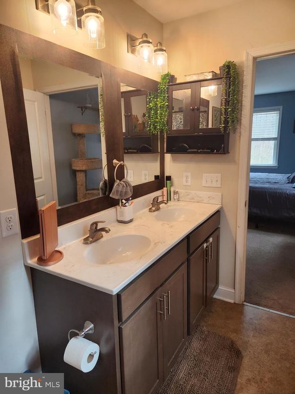 Bathroom, Dual Sink Vanities, Interior