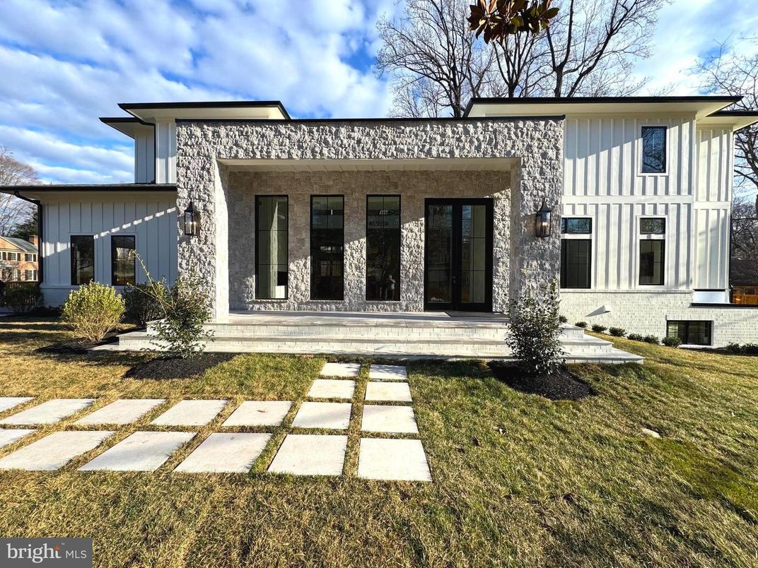 Backyard, Exterior, Facade, Modern