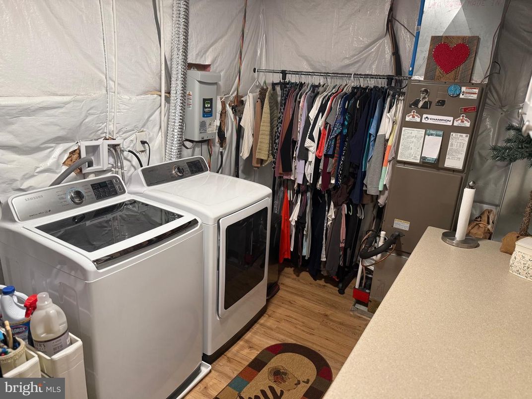 Interior, Washer, Wood Texture Flooring