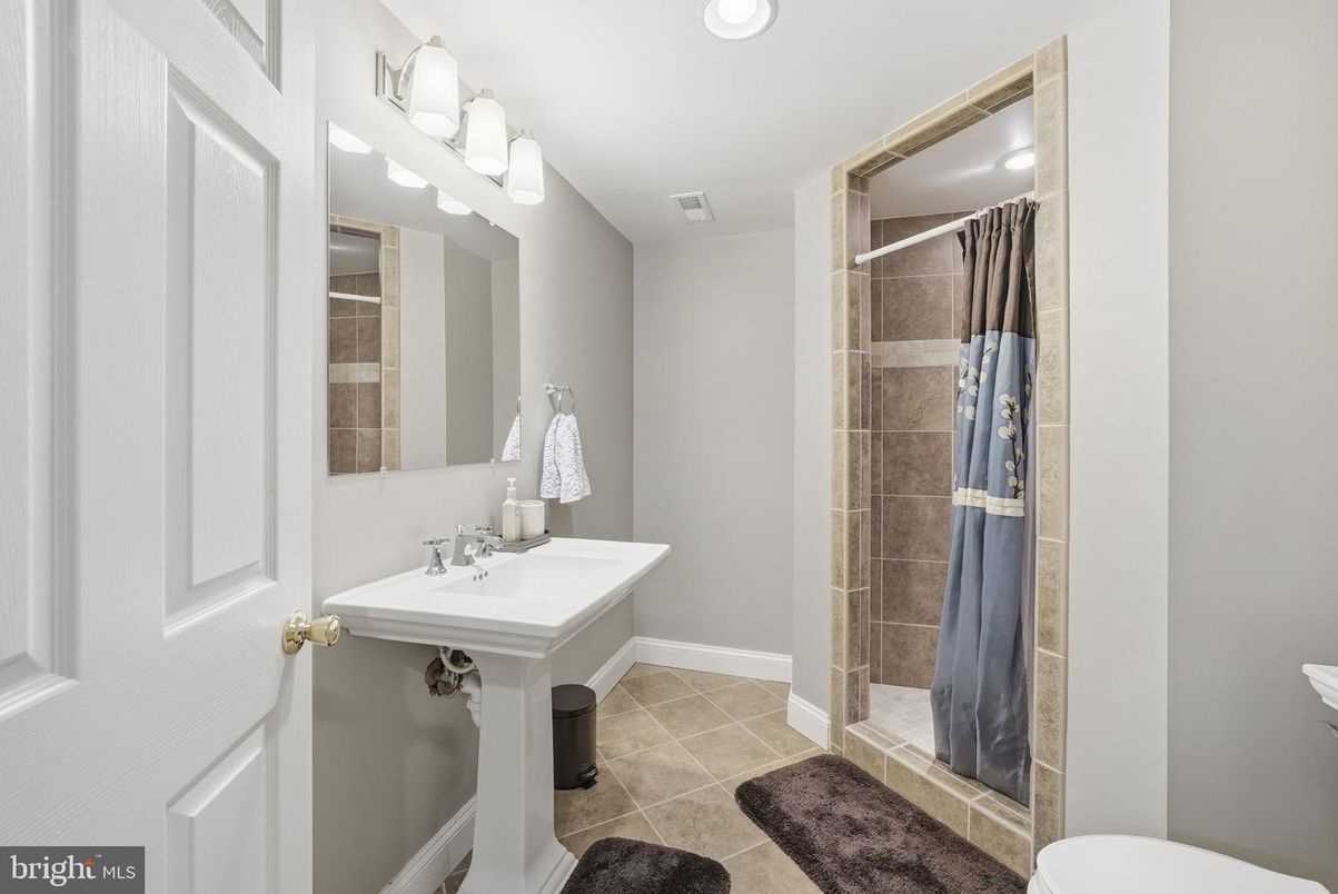 Bathroom, Interior, Recessed Lighting