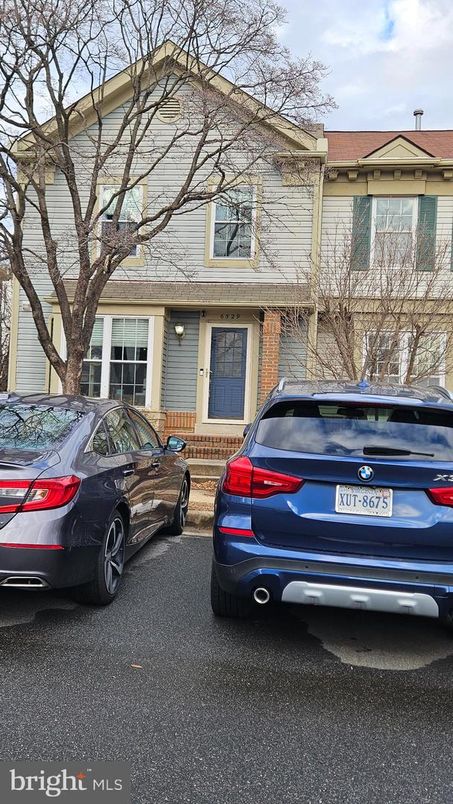 Exterior, Facade, Brick Facade, American Foursquare