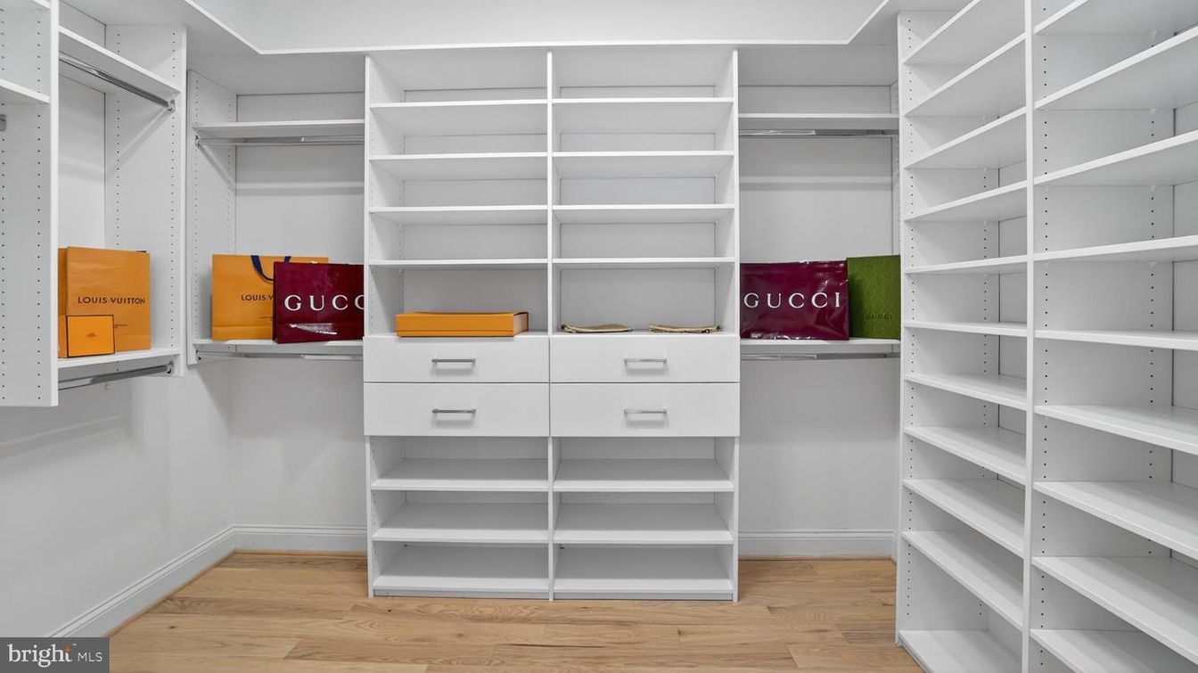 Interior, Walk-in Closets, Wood Texture Flooring