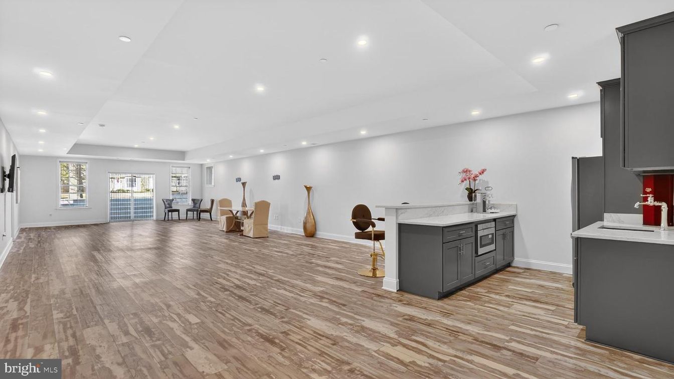 Dining room, Interior, Kitchen, Recessed Lighting, Wood Texture Flooring