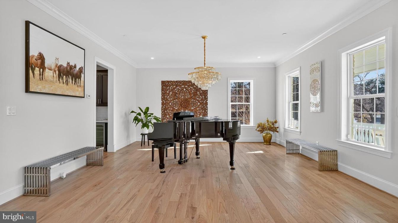 Chandelier, Dining room, Interior, Piano, Recessed Lighting, Wood Texture Flooring