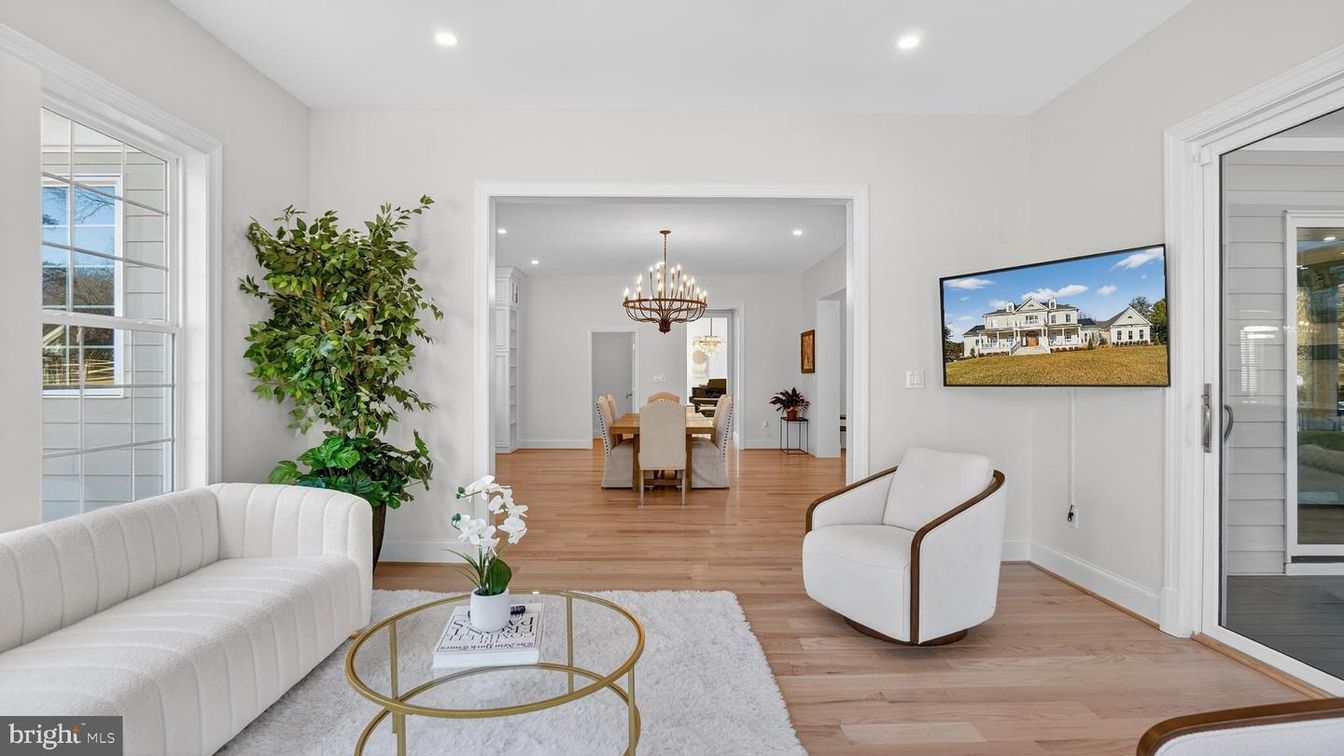 Chandelier, Dining room, Interior, Recessed Lighting, Wood Texture Flooring