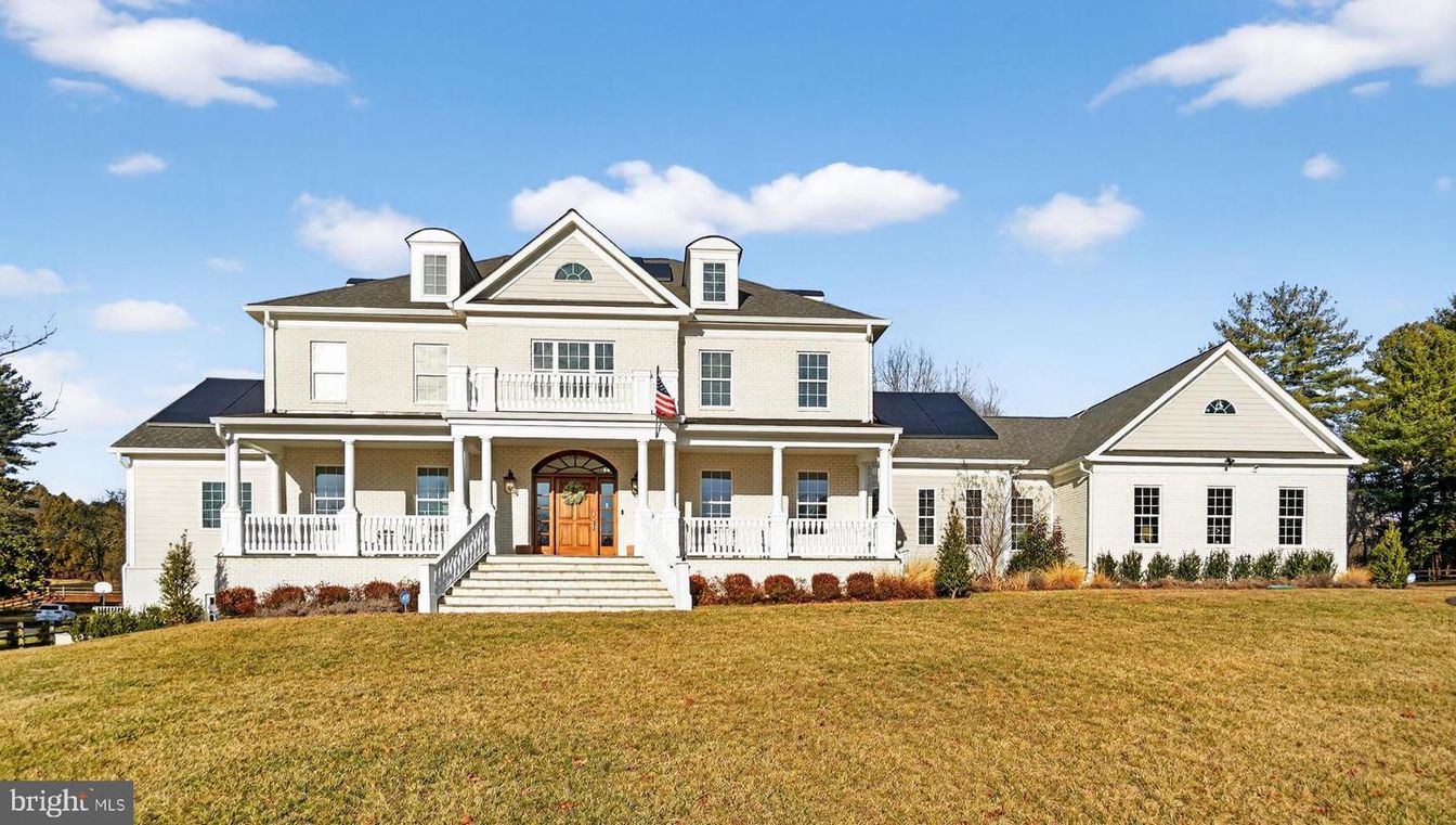 Exterior, Facade, French Provincial