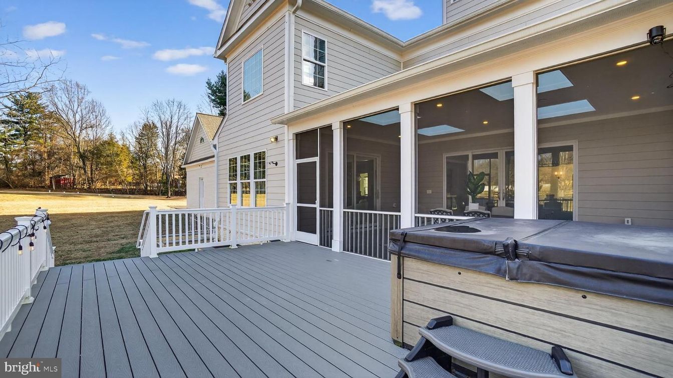 Backyard, Exterior, Hot Tub