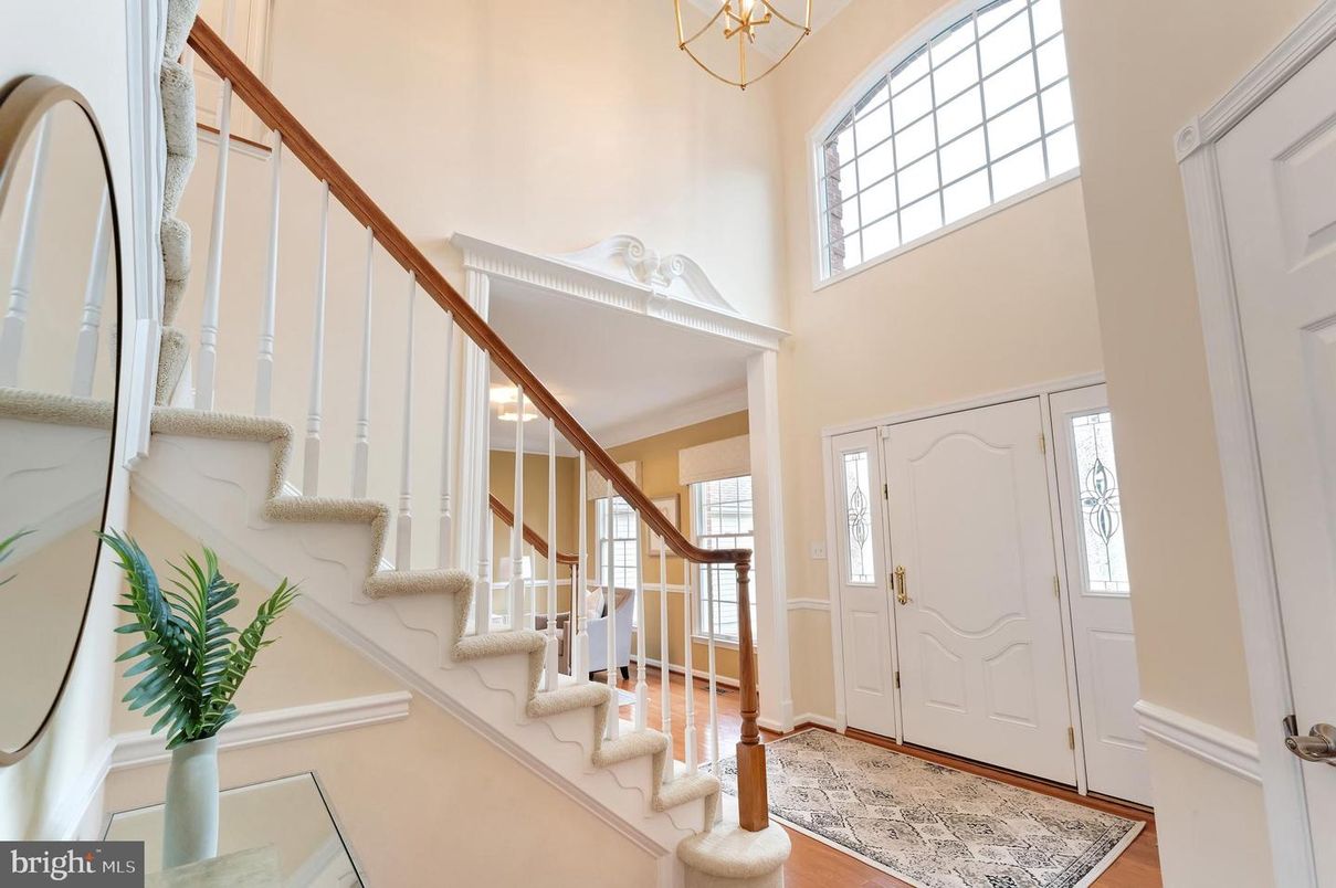 Chandelier, Interior, Wood Texture Flooring