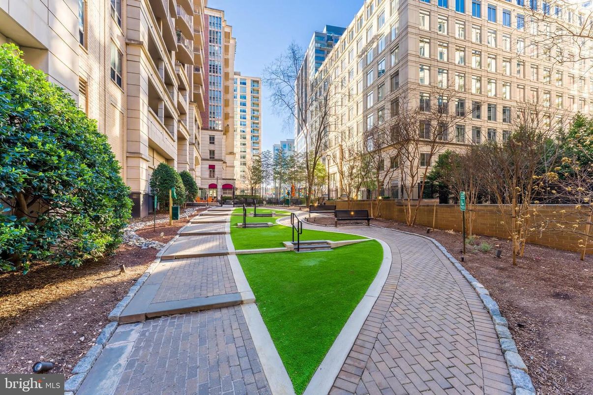 Exterior, Facade, Condo Building