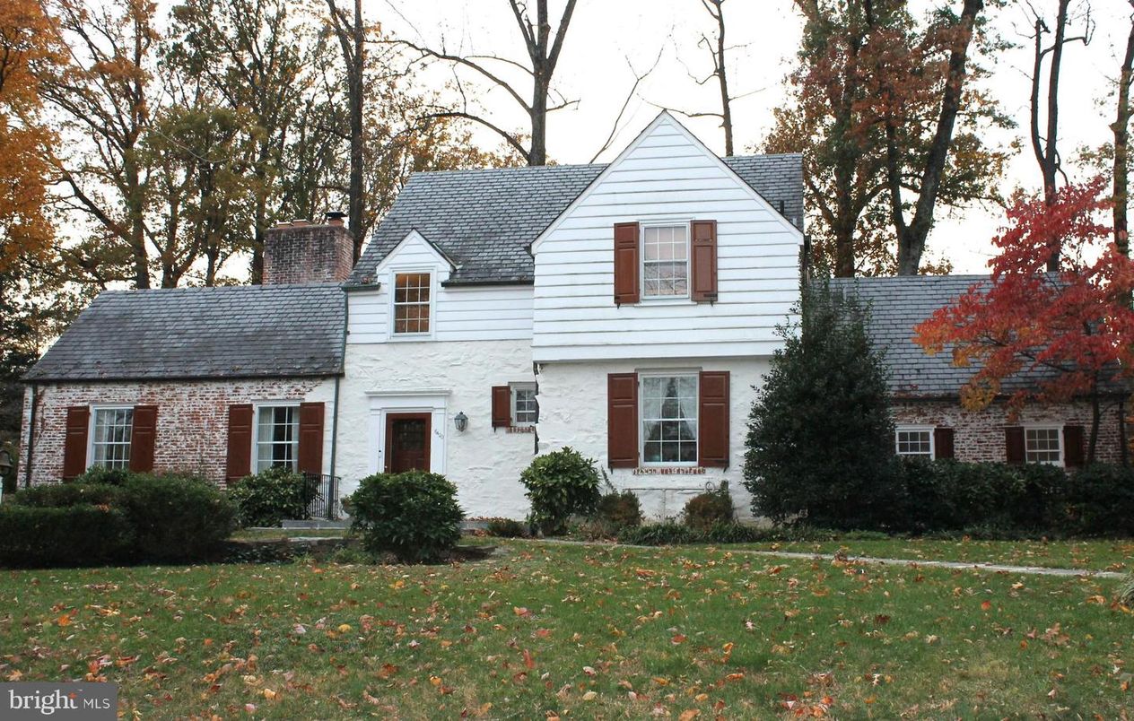 Exterior, Facade, Brick Facade, Farmhouse