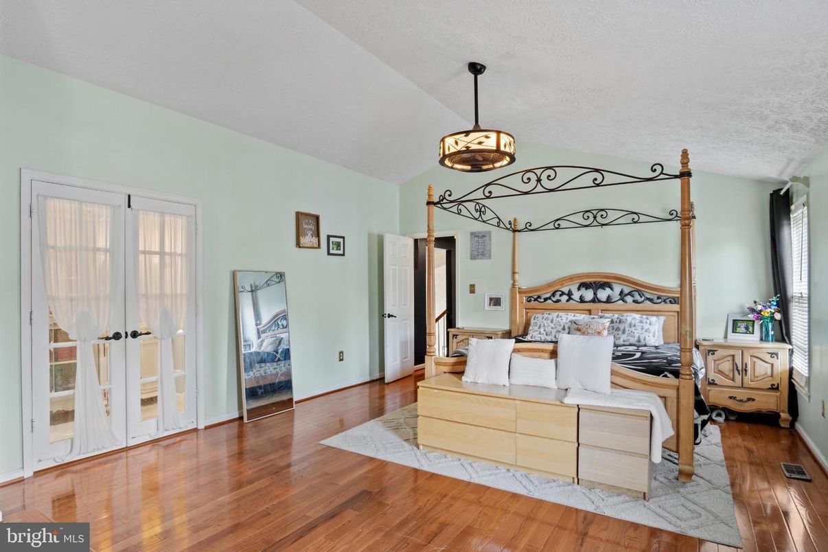 Bedroom, Interior, Pendant Lights, Wood Texture Flooring