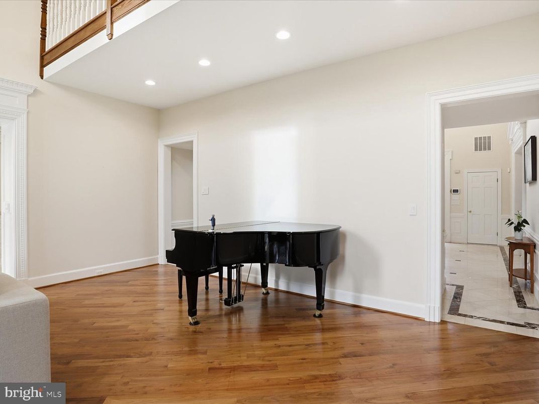 Interior, Piano, Recessed Lighting, Wood Texture Flooring
