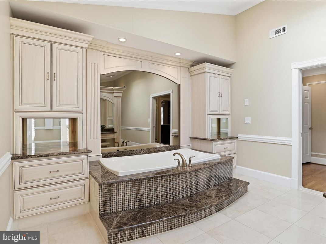 Bathroom, Interior, Recessed Lighting, Wood Texture Flooring