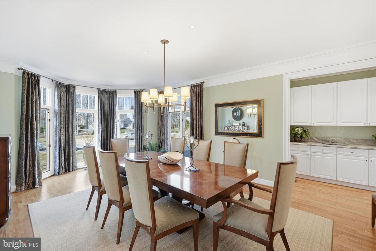 Chandelier, Dining room, Interior, Recessed Lighting, Wood Texture Flooring