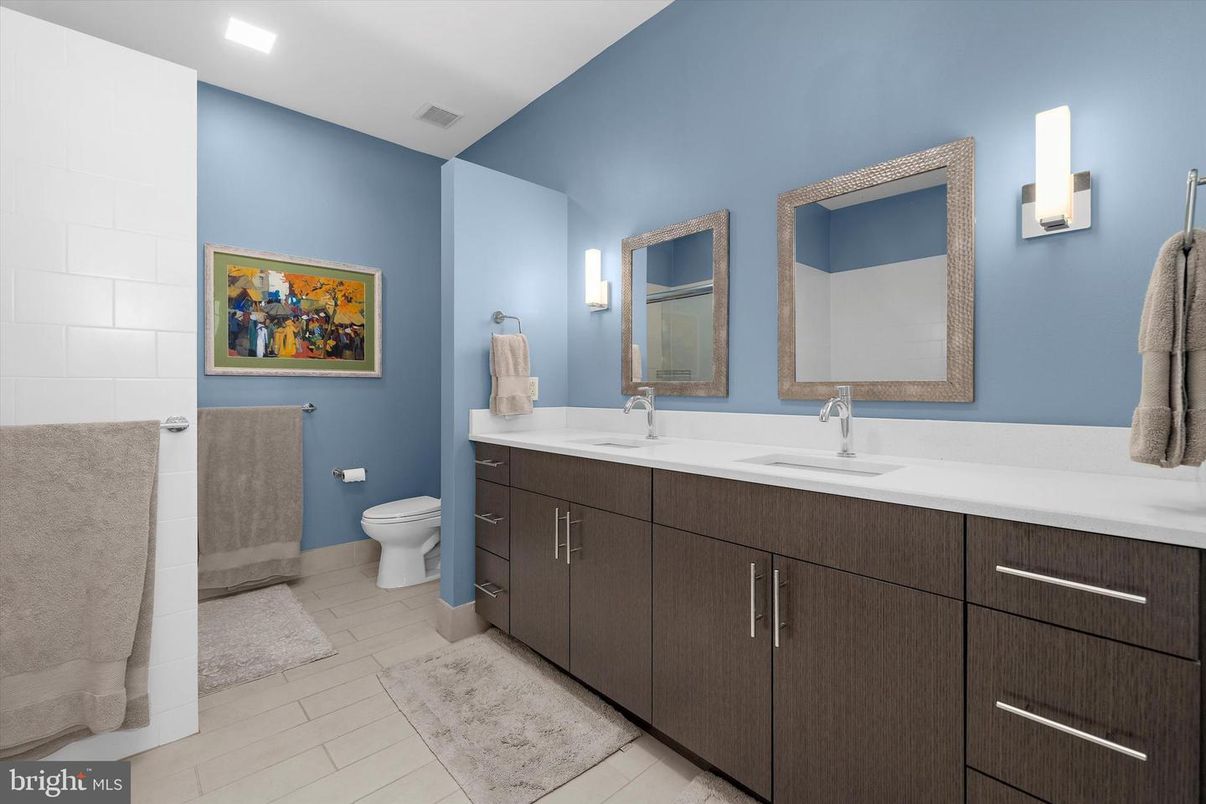 Bathroom, Dual Sink Vanities, Interior, Recessed Lighting