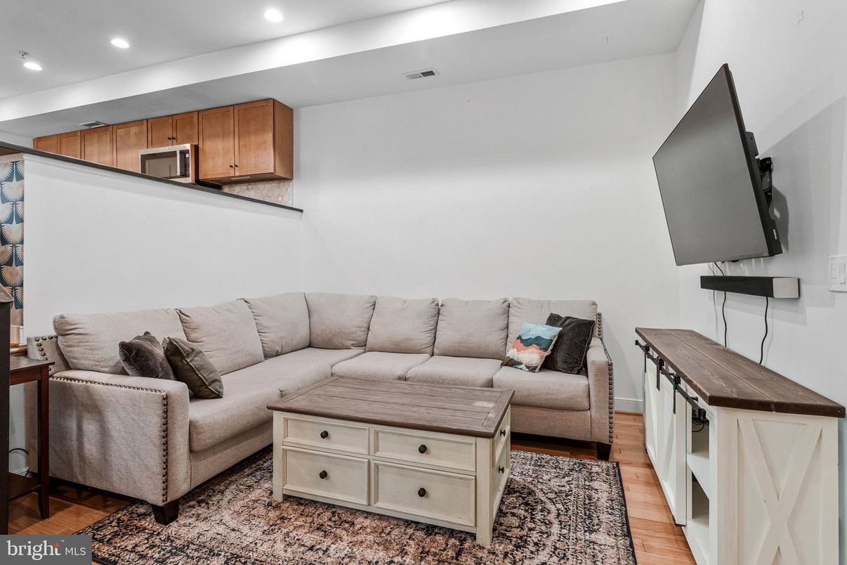 Interior, Kitchen, Living room, Recessed Lighting, Wood Texture Flooring