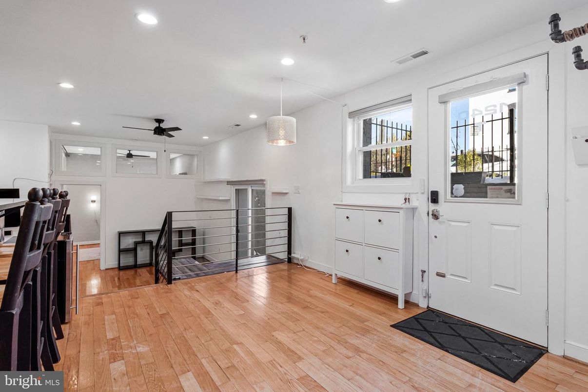 Interior, Pendant Lights, Recessed Lighting, Wood Texture Flooring
