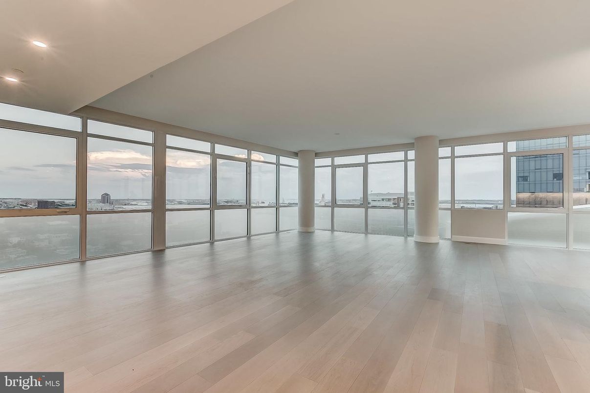 Empty room, Interior, Recessed Lighting, Water, Wood Texture Flooring