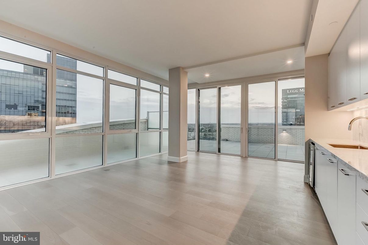 Interior, Kitchen, Recessed Lighting, Water, Wood Texture Flooring