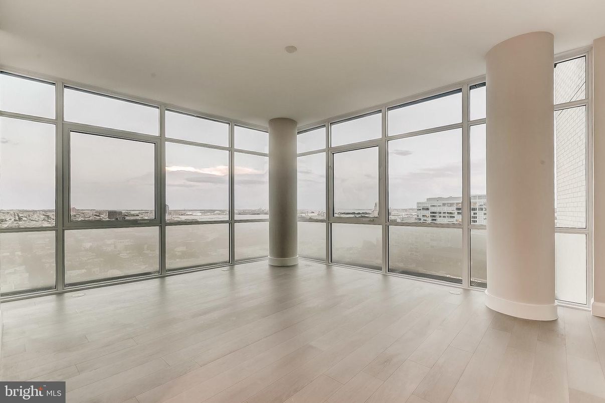 Empty room, Interior, Sun Room, Water, Wood Texture Flooring