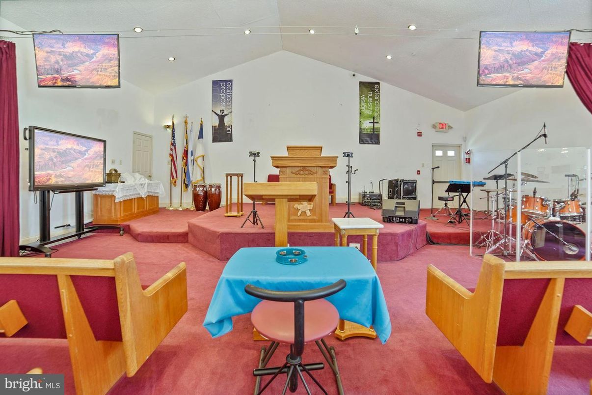 Game Room, Interior, Recessed Lighting