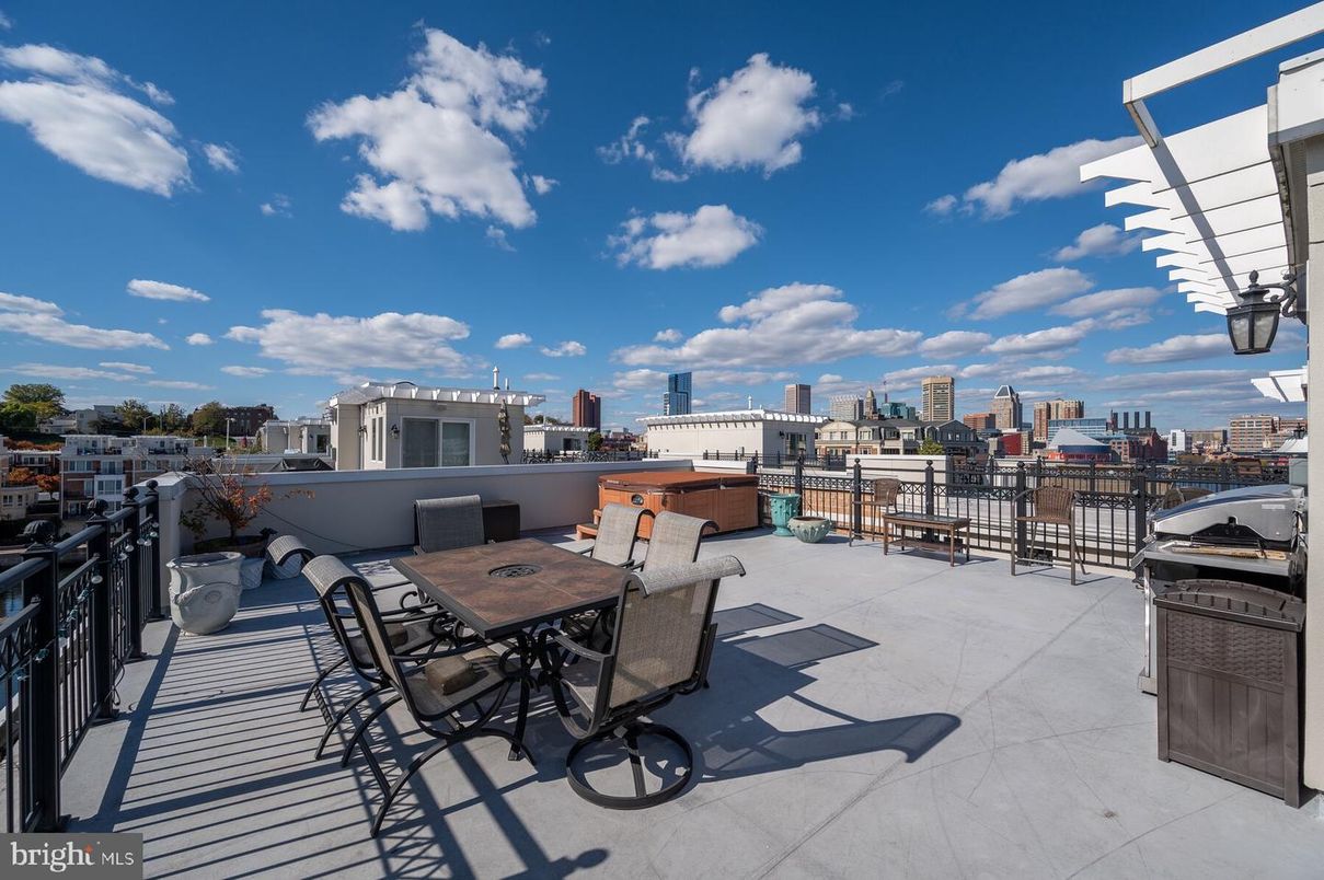 Exterior, Hot Tub, Pool