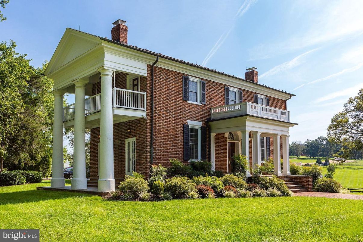 Backyard, Exterior, Facade, Brick Facade, Georgian