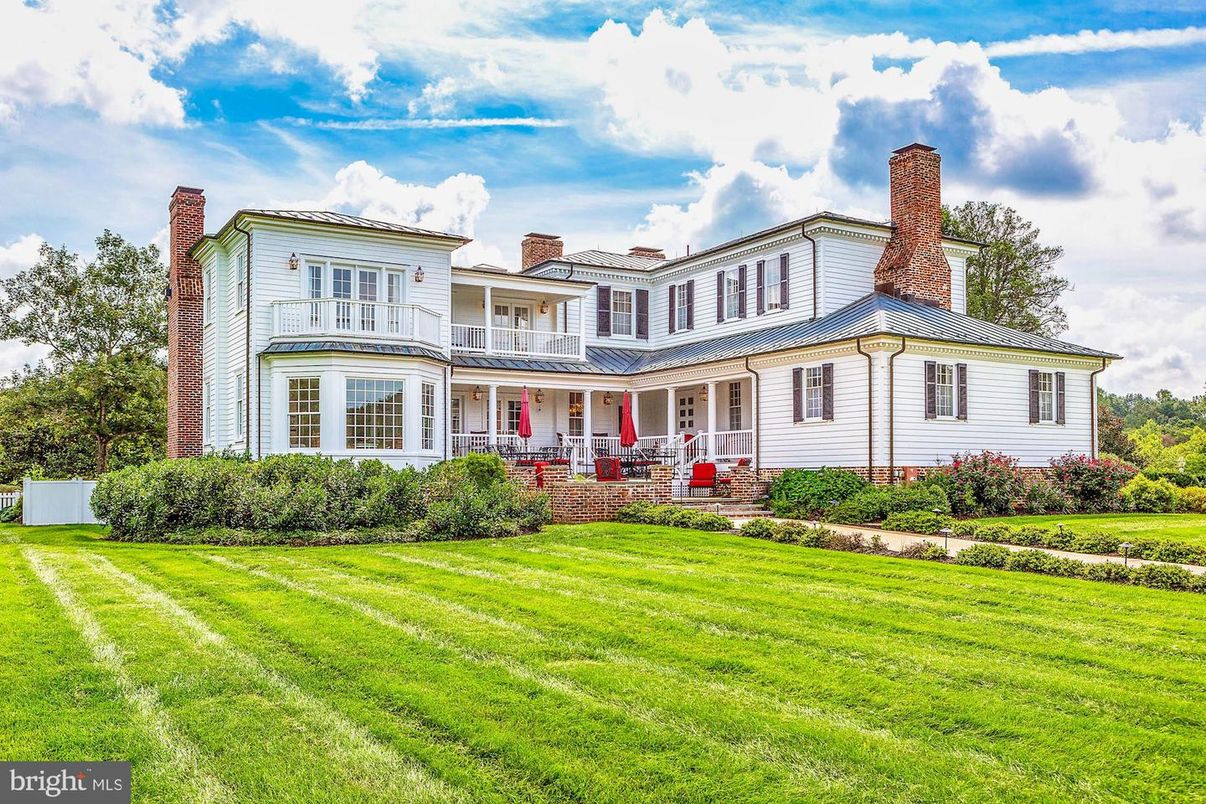 Backyard, Exterior, Facade, Farmhouse