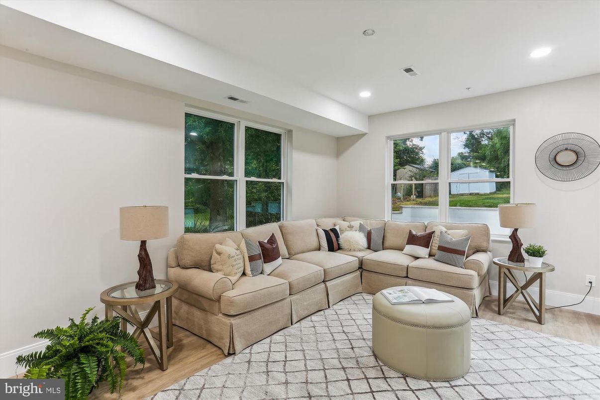 Interior, Living room, Recessed Lighting, Water, Wood Texture Flooring