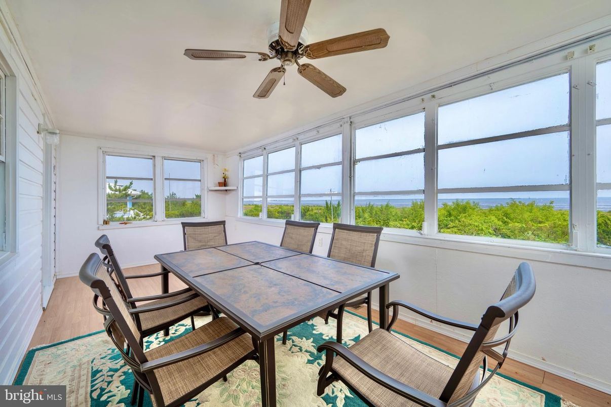 Dining room, Interior, Sun Room, Water, Wood Texture Flooring