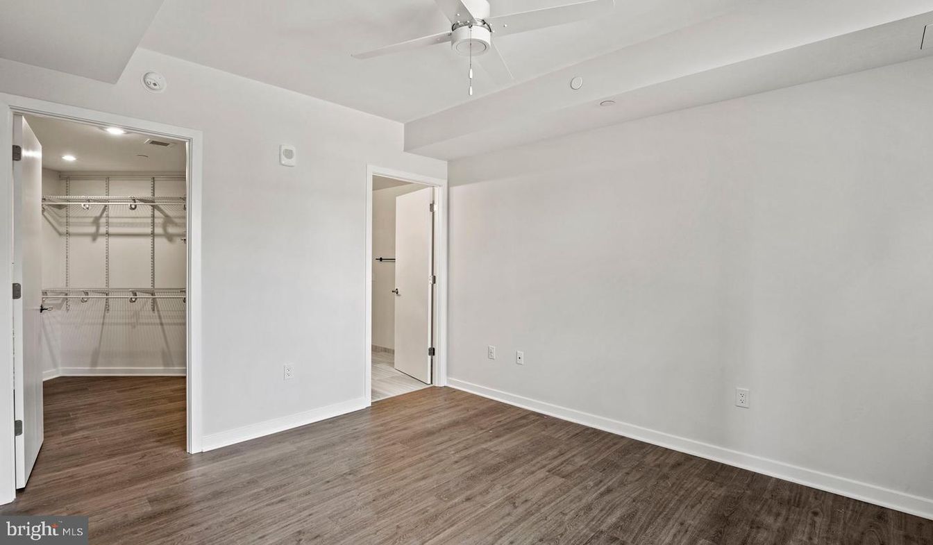 Empty room, Interior, Recessed Lighting, Walk-in Closets, Wood Texture Flooring