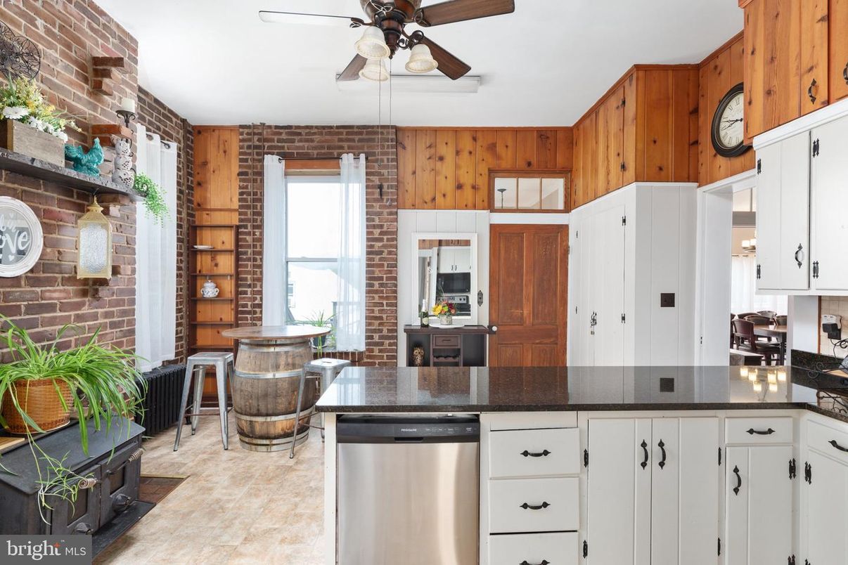 Dining room, Interior, Kitchen, Stainless Steel Appliances, Stone Walls