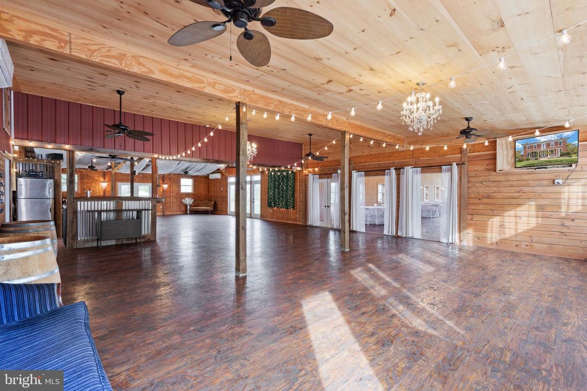 Chandelier, Empty room, Interior, Wooden Ceilings, Wood Texture Flooring, Wooden Walls