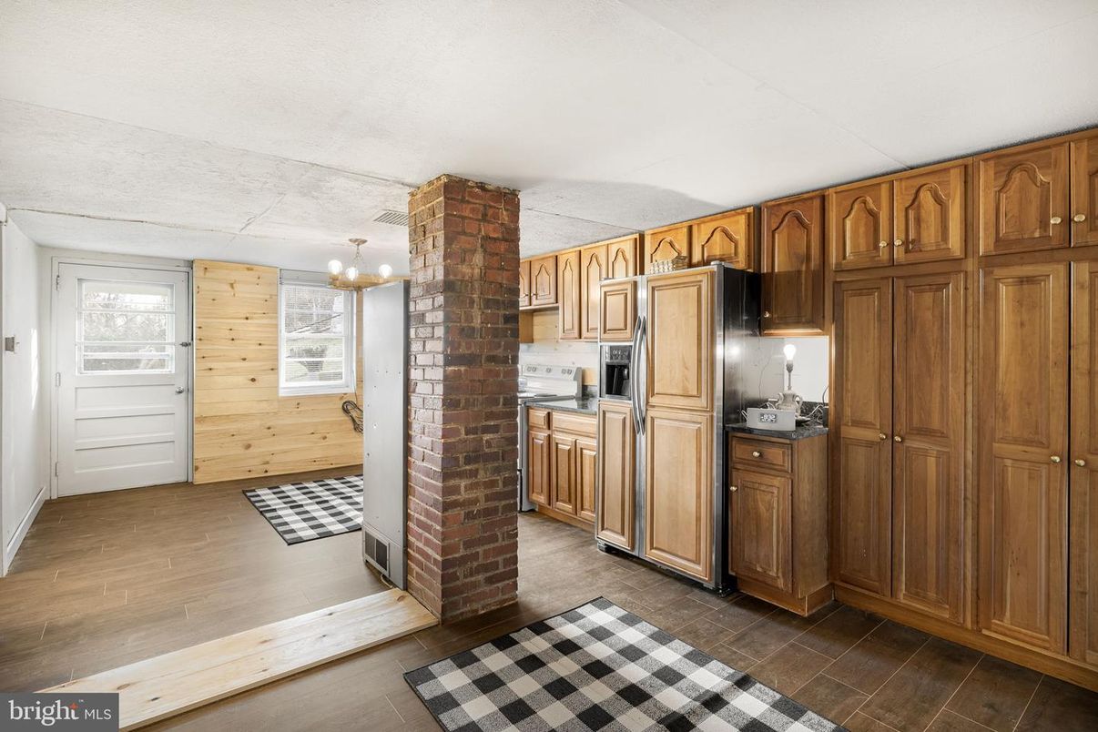 Chandelier, Interior, Kitchen, Wood Texture Flooring