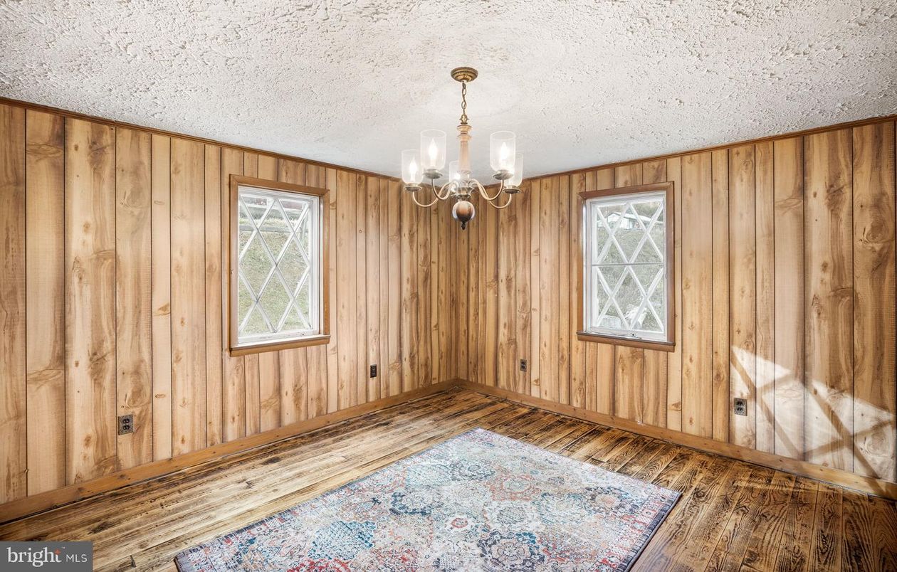 Chandelier, Empty room, Interior, Wood Texture Flooring, Wooden Walls