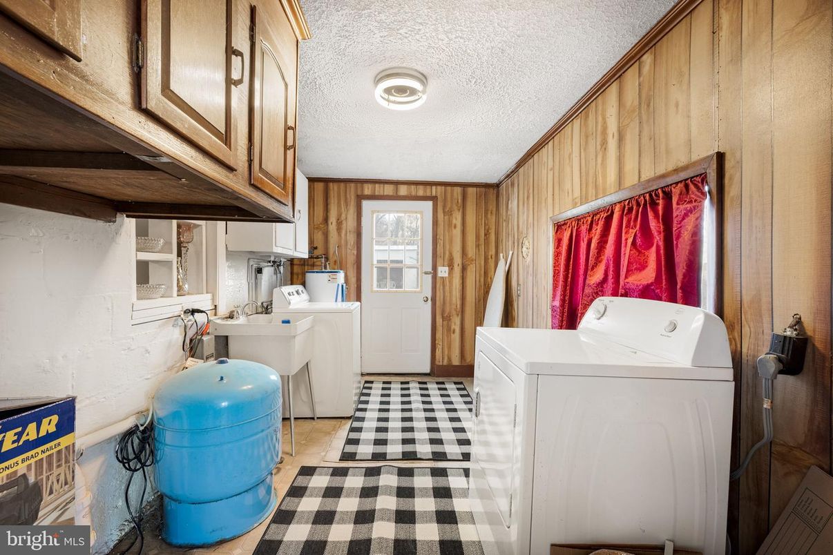 Interior, Washer, Wooden Walls