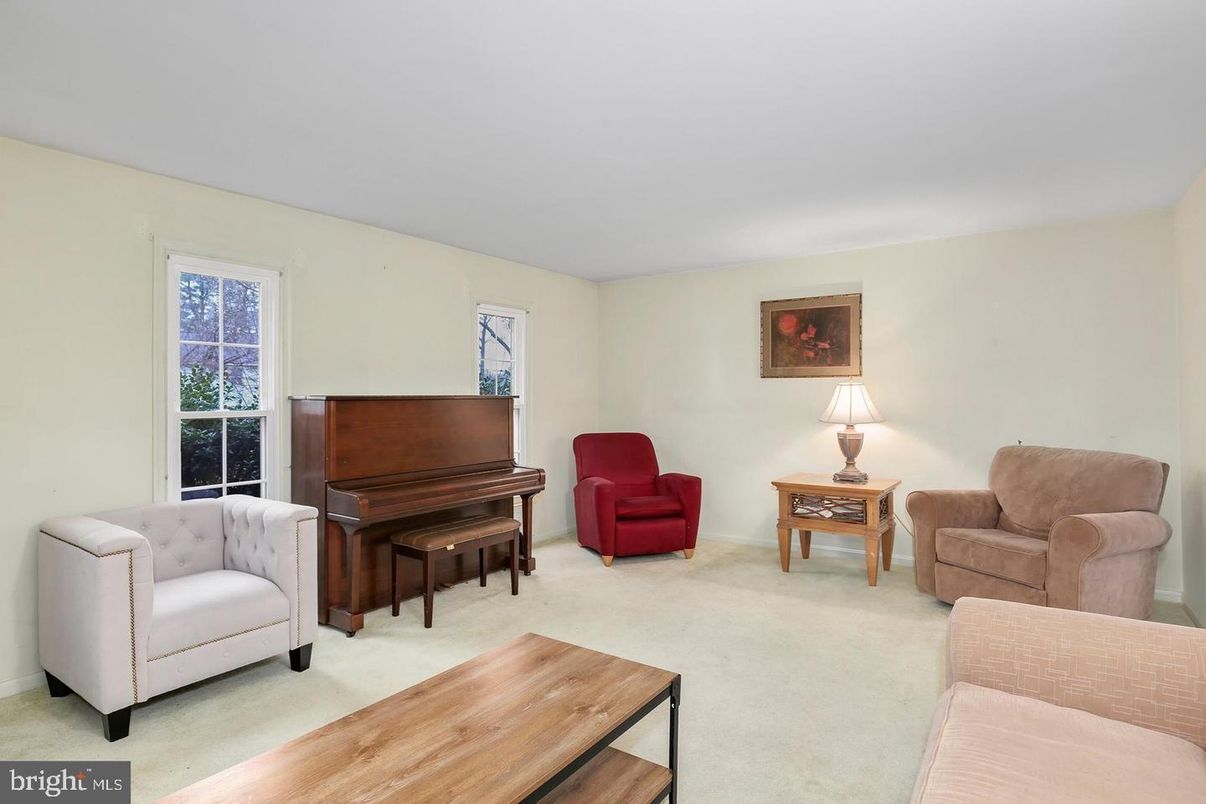 Interior, Living room, Piano