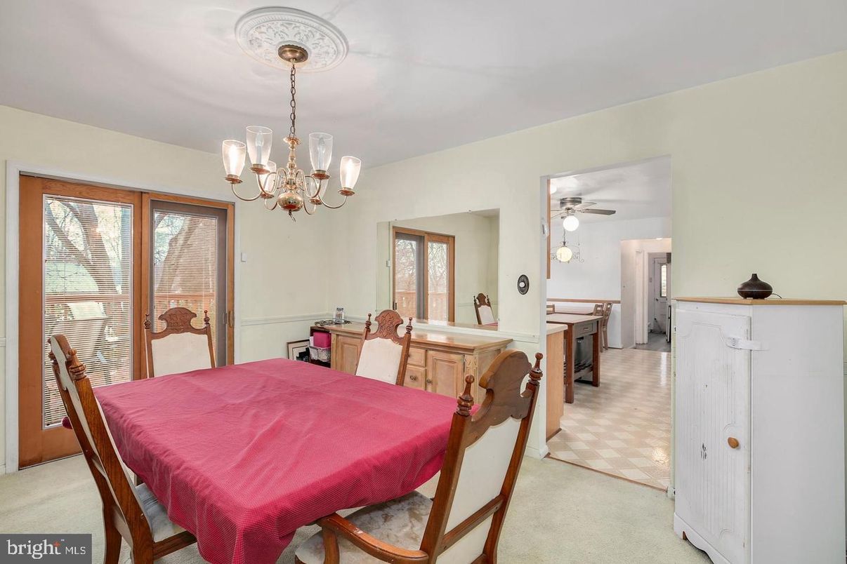 Chandelier, Dining room, Interior, Kitchen