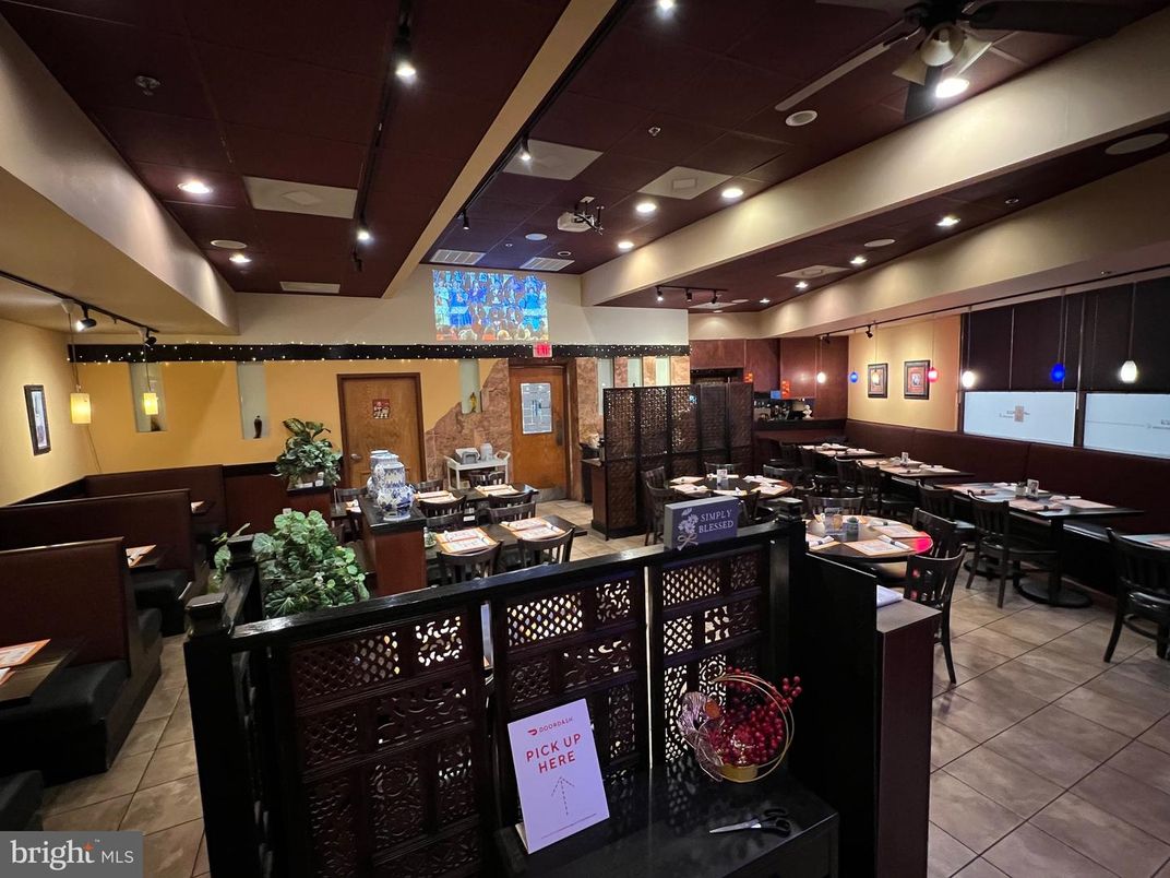 Dining room, Interior, Recessed Lighting