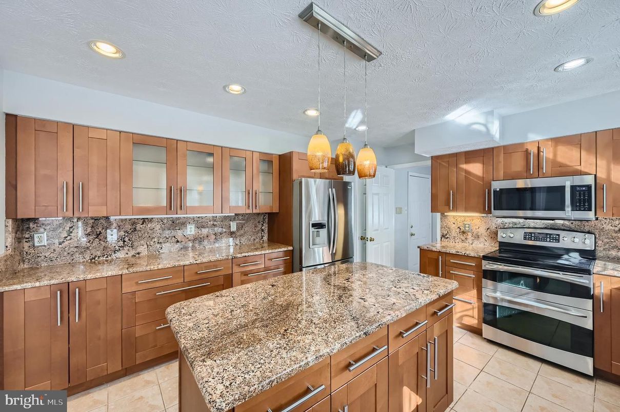 Interior, Kitchen, Pendant Lights, Recessed Lighting, Stainless Steel Appliances