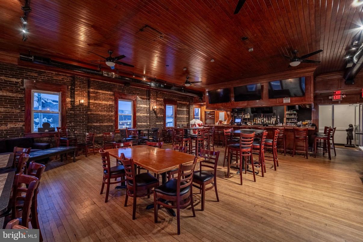 Dining room, Interior, Pendant Lights, Stone Walls, Wooden Ceilings, Wood Texture Flooring