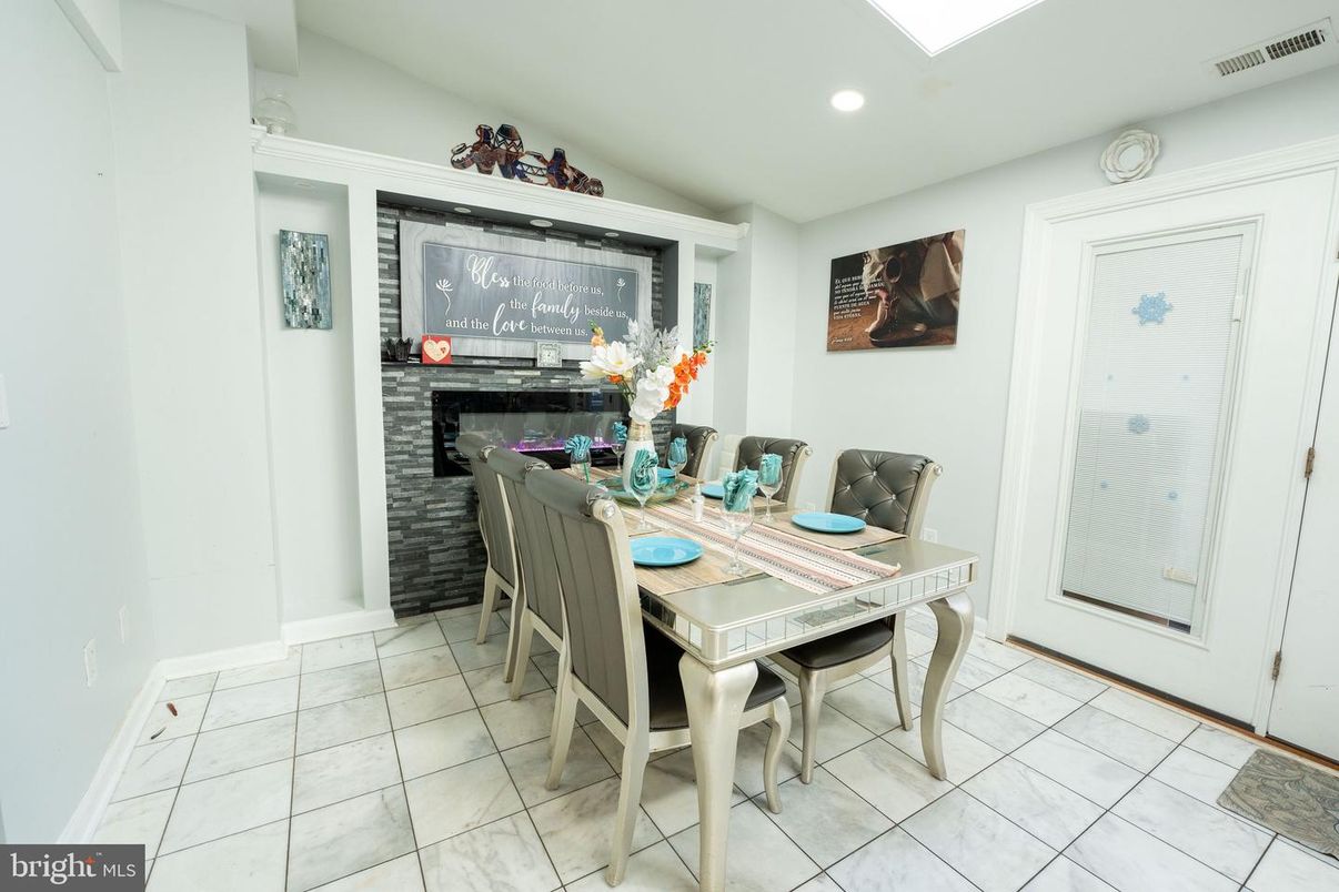 Dining room, Interior, Recessed Lighting