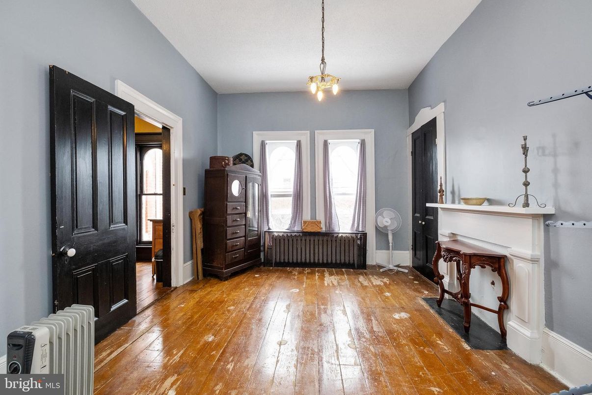 Interior, Pendant Lights, Wood Texture Flooring