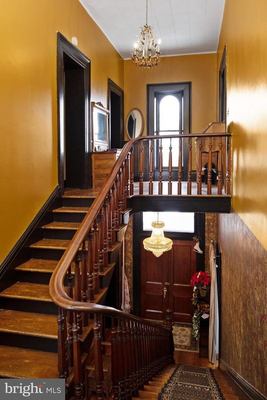 Chandelier, Interior