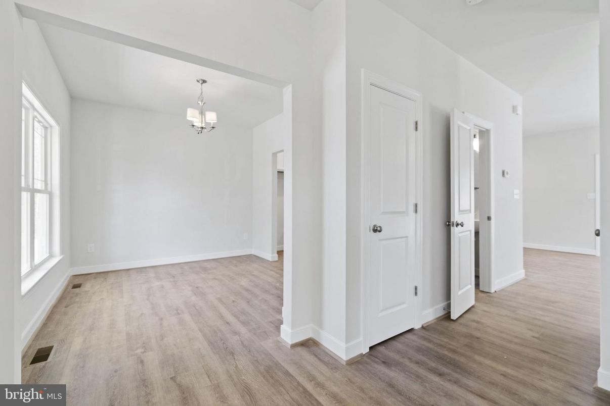 Chandelier, Empty room, Interior, Pendant Lights, Wood Texture Flooring