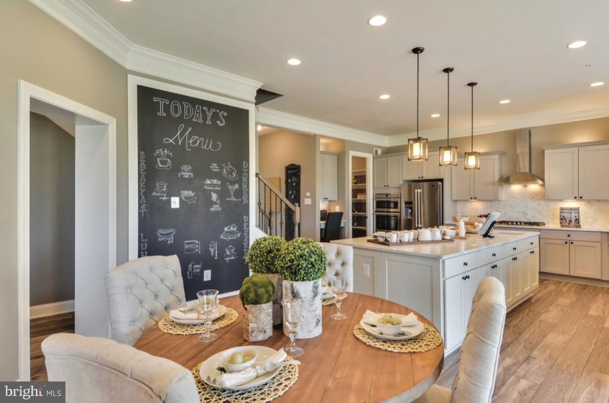 Dining room, Interior, Kitchen, Pendant Lights, Recessed Lighting, Stainless Steel Appliances, Wood Texture Flooring