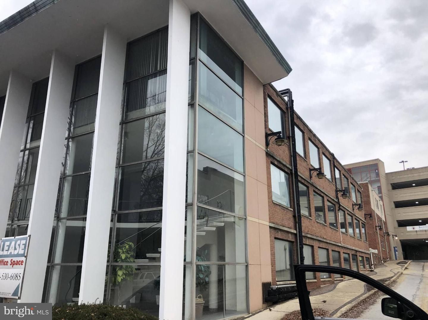 Exterior, Facade, None